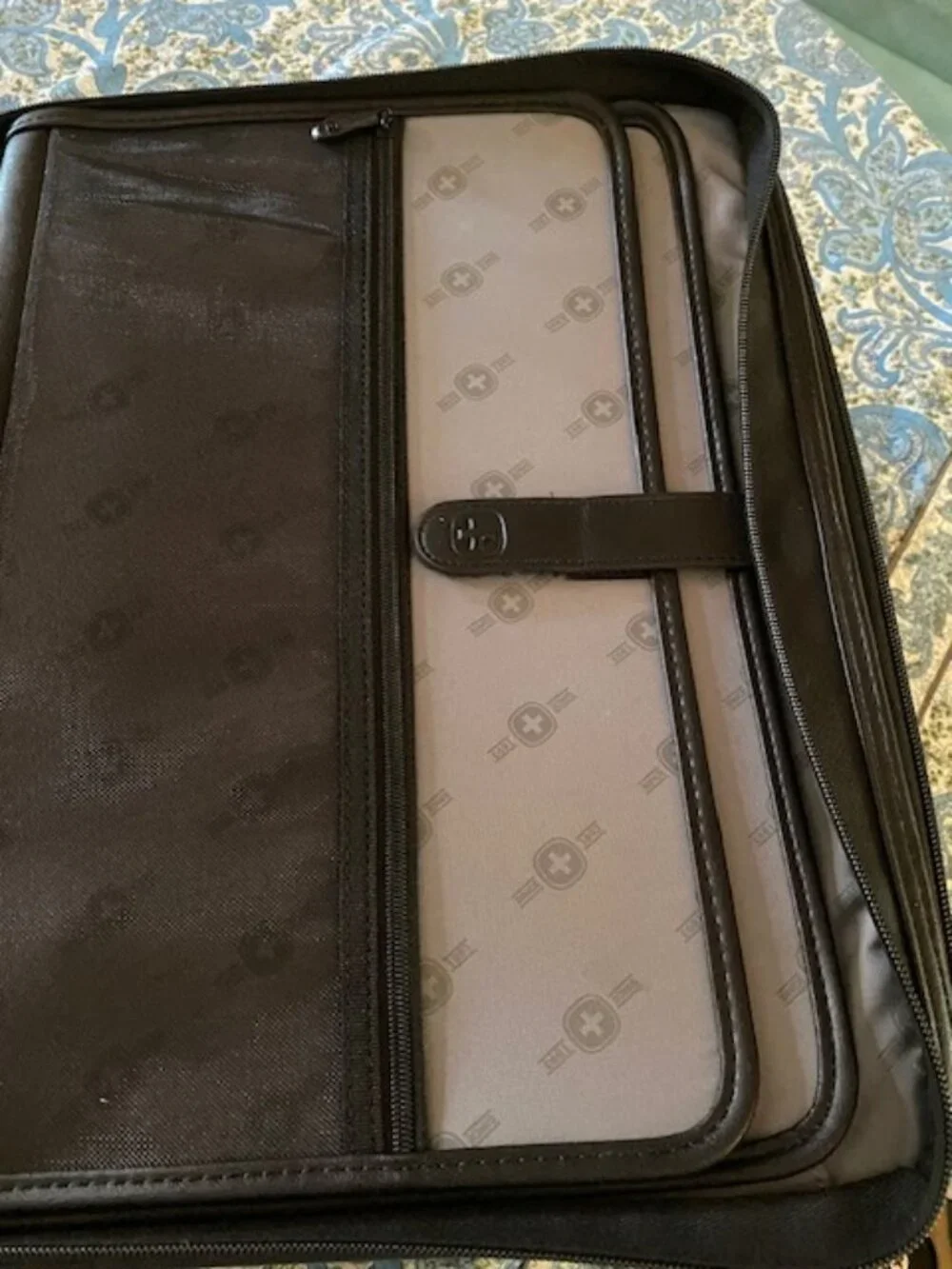 SwissGear Laptop Travel Bag/briefcase Perfect for Work and in VG shape